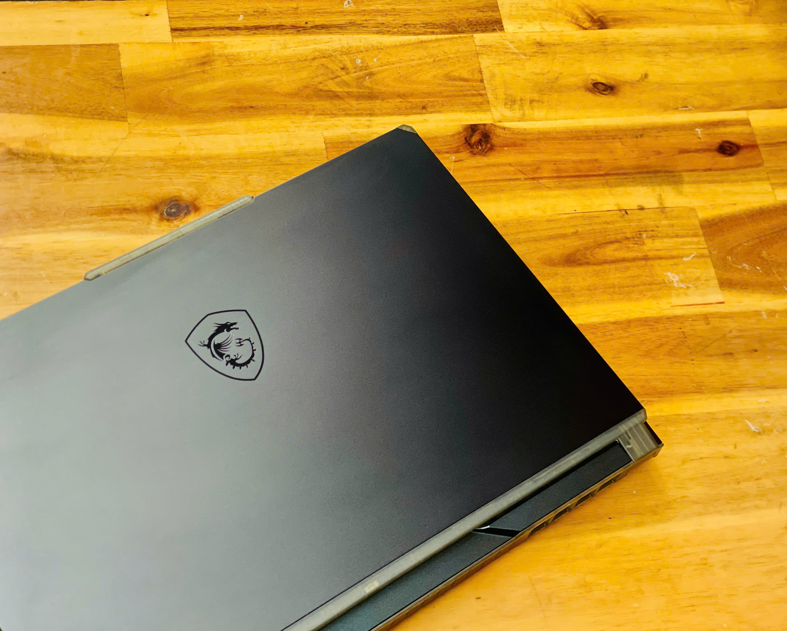 LAPTOP MSI CYBORG 15 A12UCX i5 12450H RTX 2050 4GB FHD 144HZ LED XANH GAMING VỎ NHÔM GIÁ RẺ2