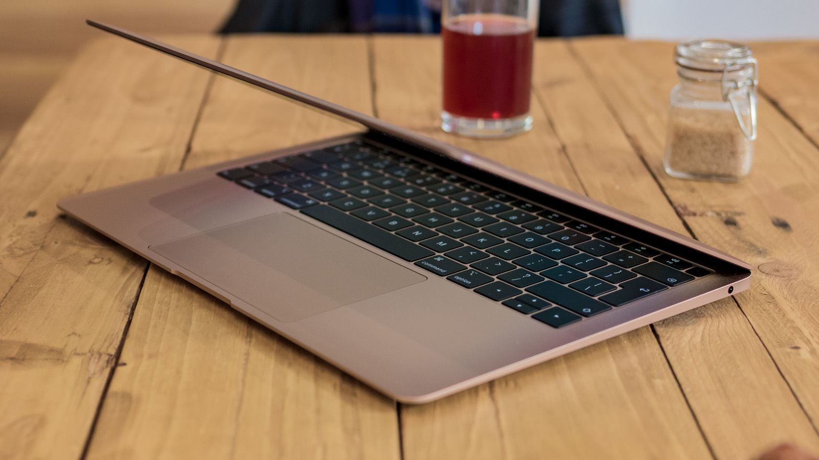 ĐỊA CHỈ BÁN MACBOOK CŨ UY TÍN GIÁ RẺ QUẬN 1