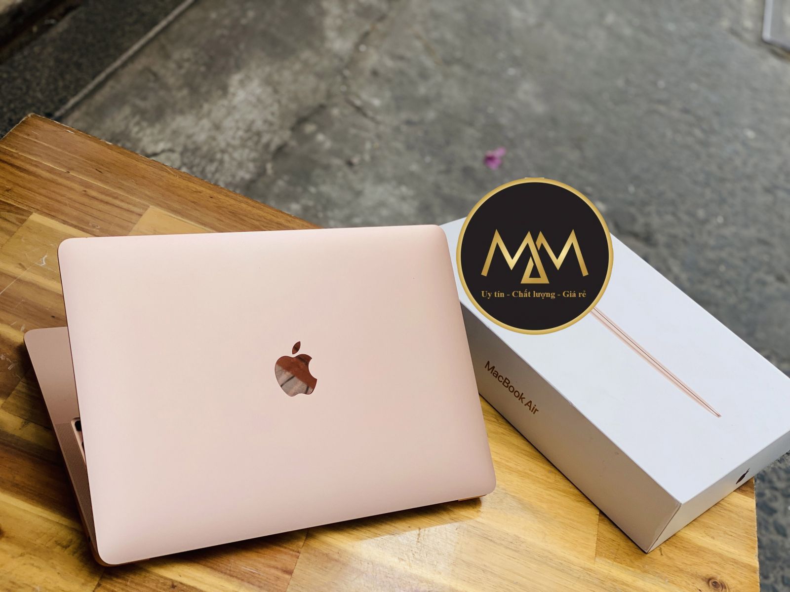 https://laptopminhman.com/macbook-air-2020-retina-i3-ram8g-ssd256-133in-retina-ban-hiem-full-box-dep-zin-gia-re.html