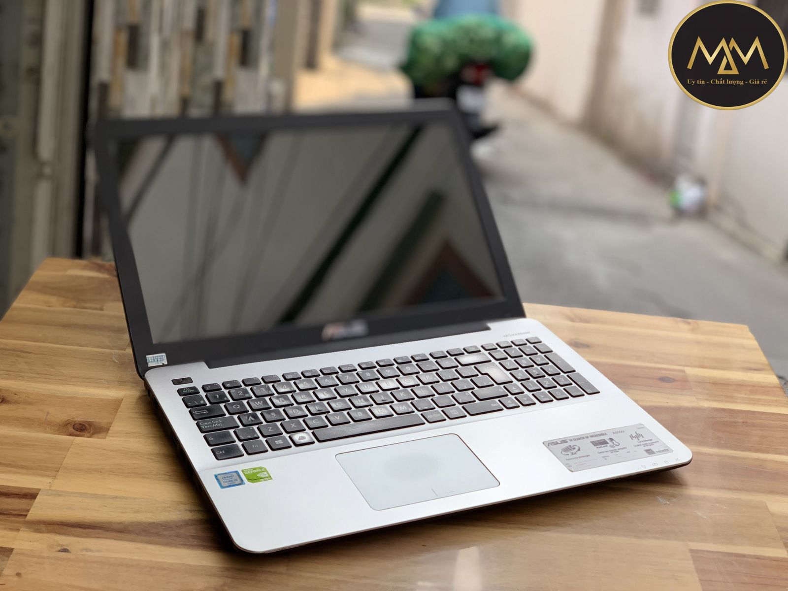 Asus X555UJ