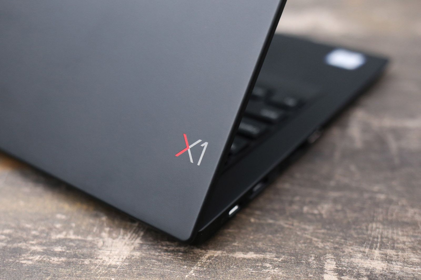 X1 Carbon Gen 6 i7 8650U/ Ram 16G/ SSD/ Full HD/ Gập 180 độ/ Siêu Mỏng/ Giá rẻ