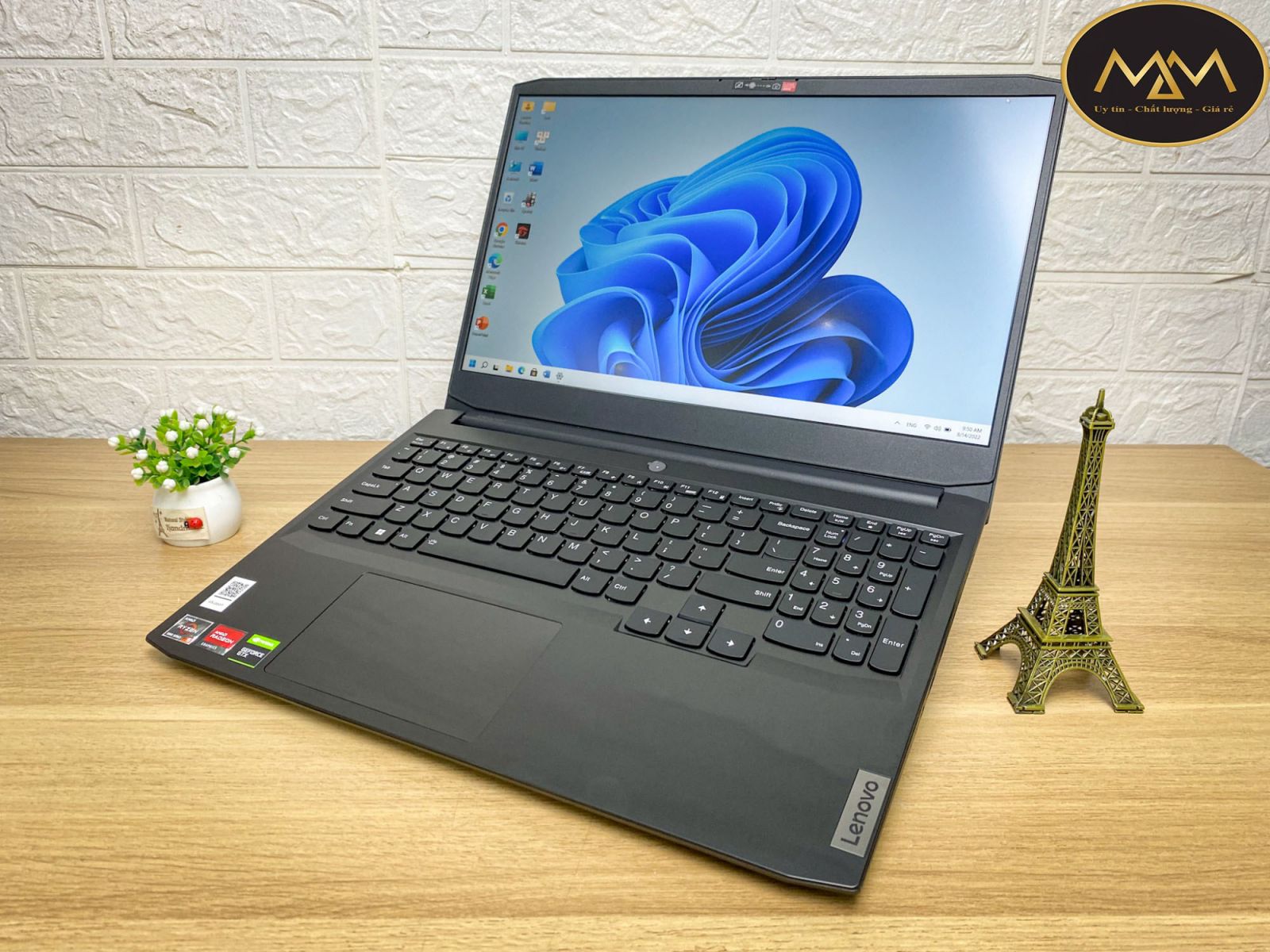 Thay màn hình laptop Lenovo giá rẻ quận 12