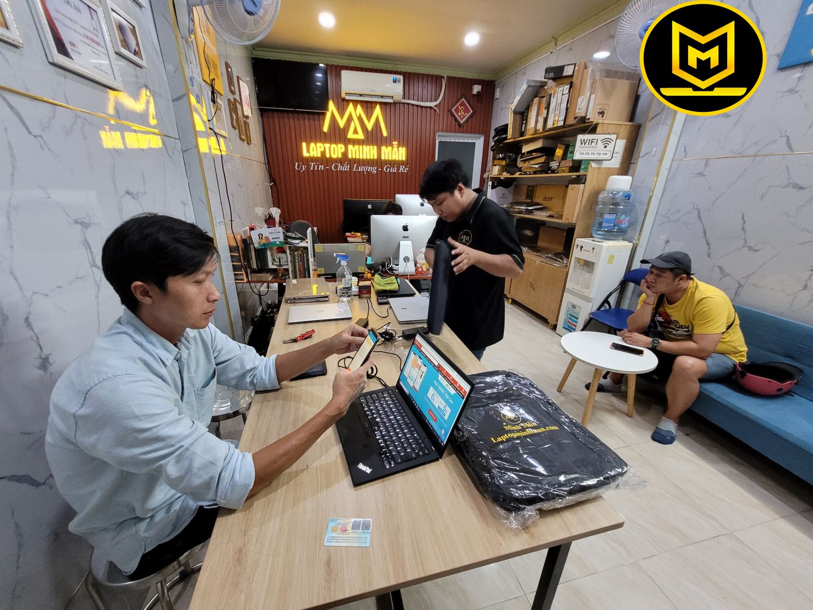 Thay-pin-laptop-Acer-quan-12