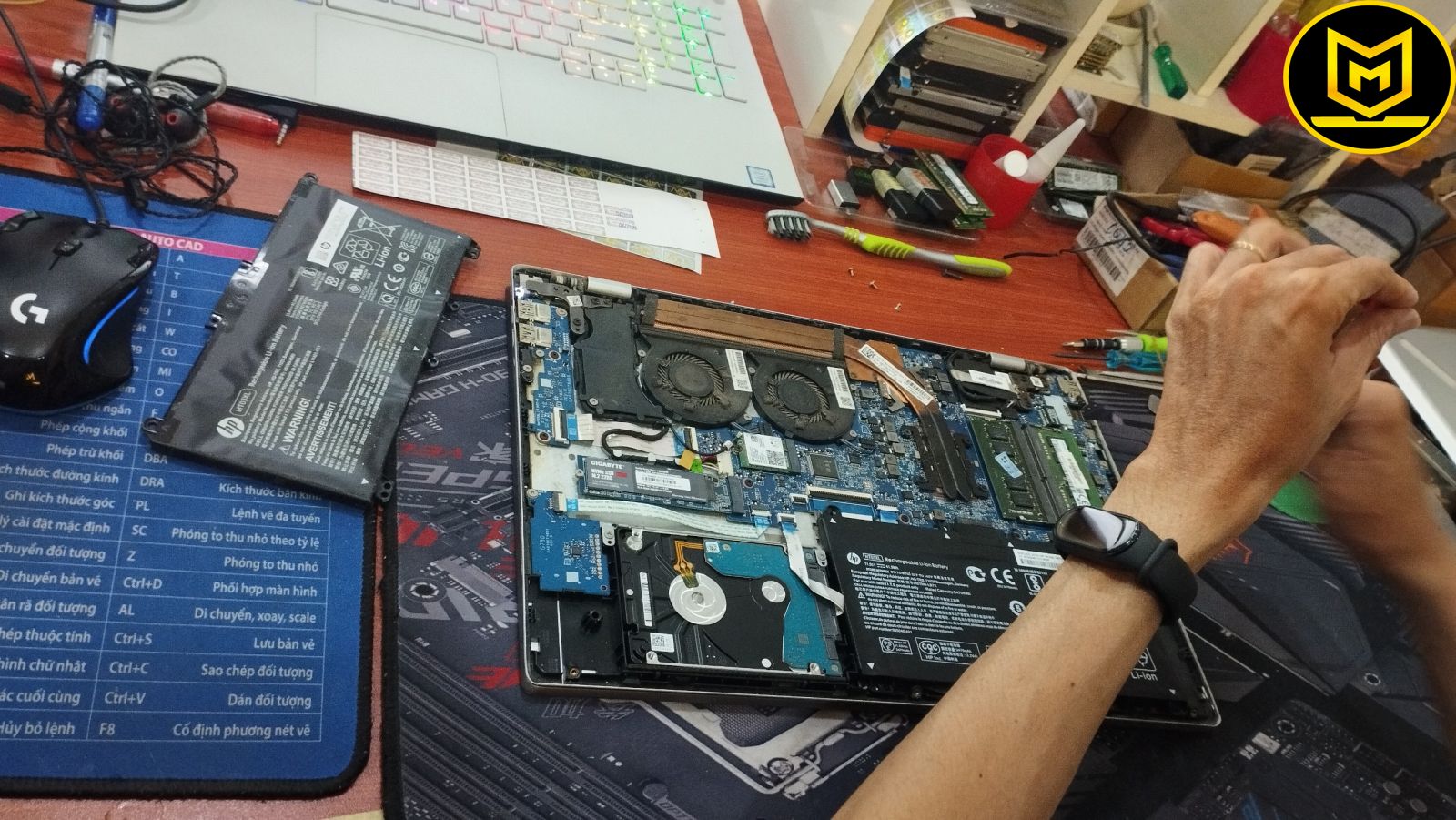 Thay-pin-laptop-HP-quan-6