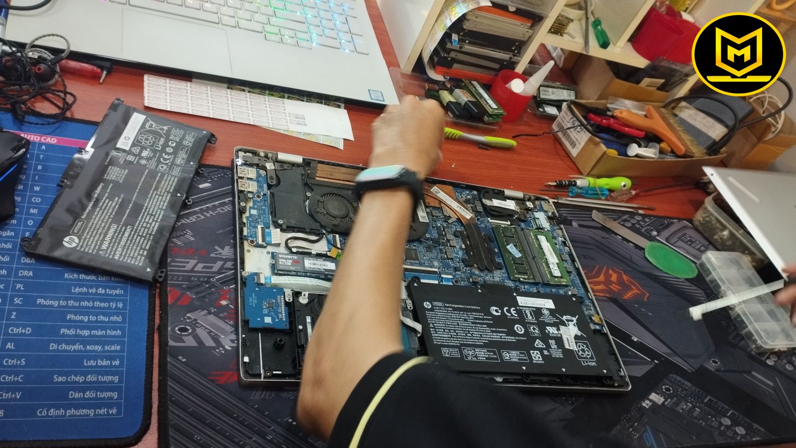 Thay-pin-laptop-HP-quan-6