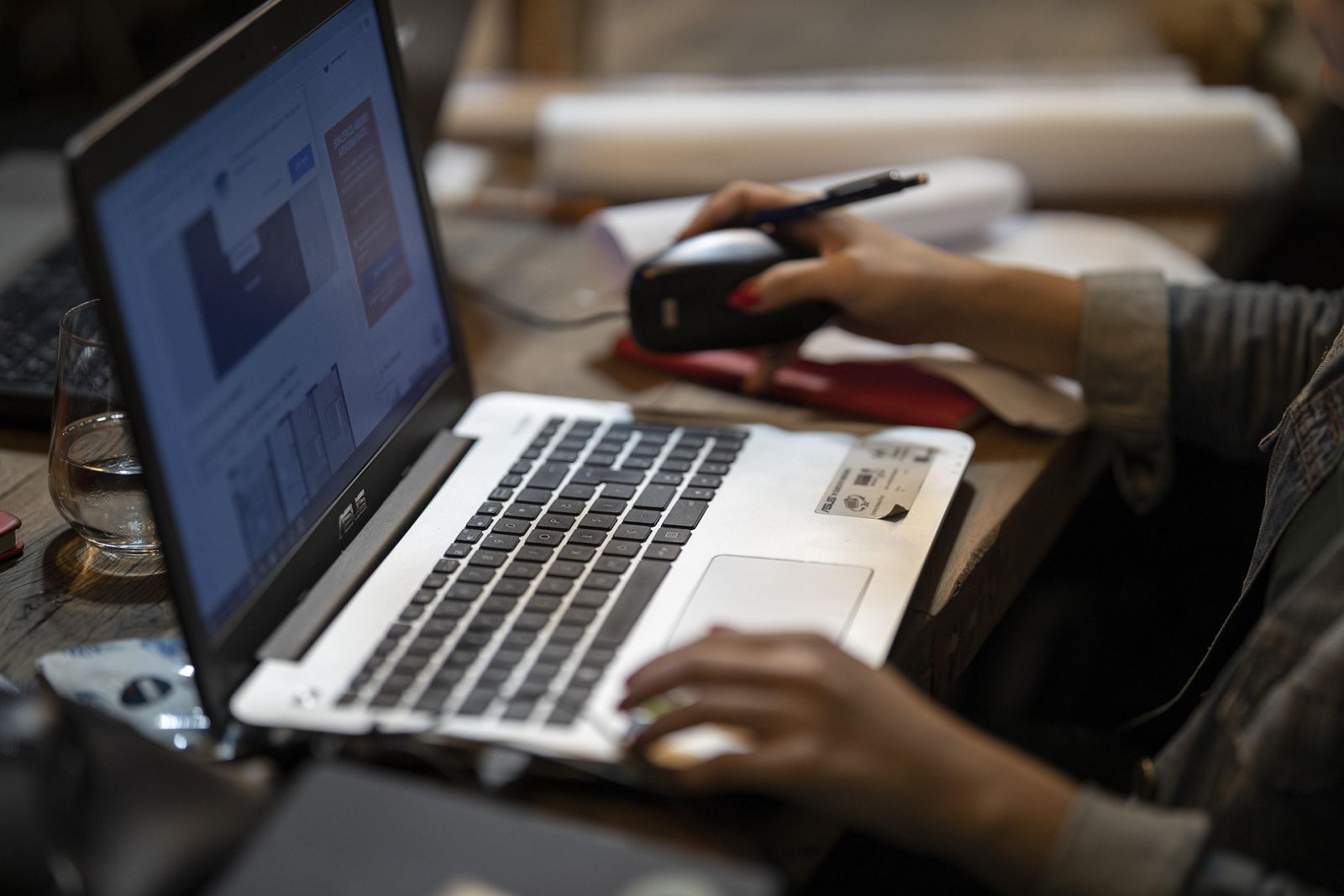 MUA LAPTOP CŨ MỞ FILE EXCEL NẶNG CHO KẾ TOÁN