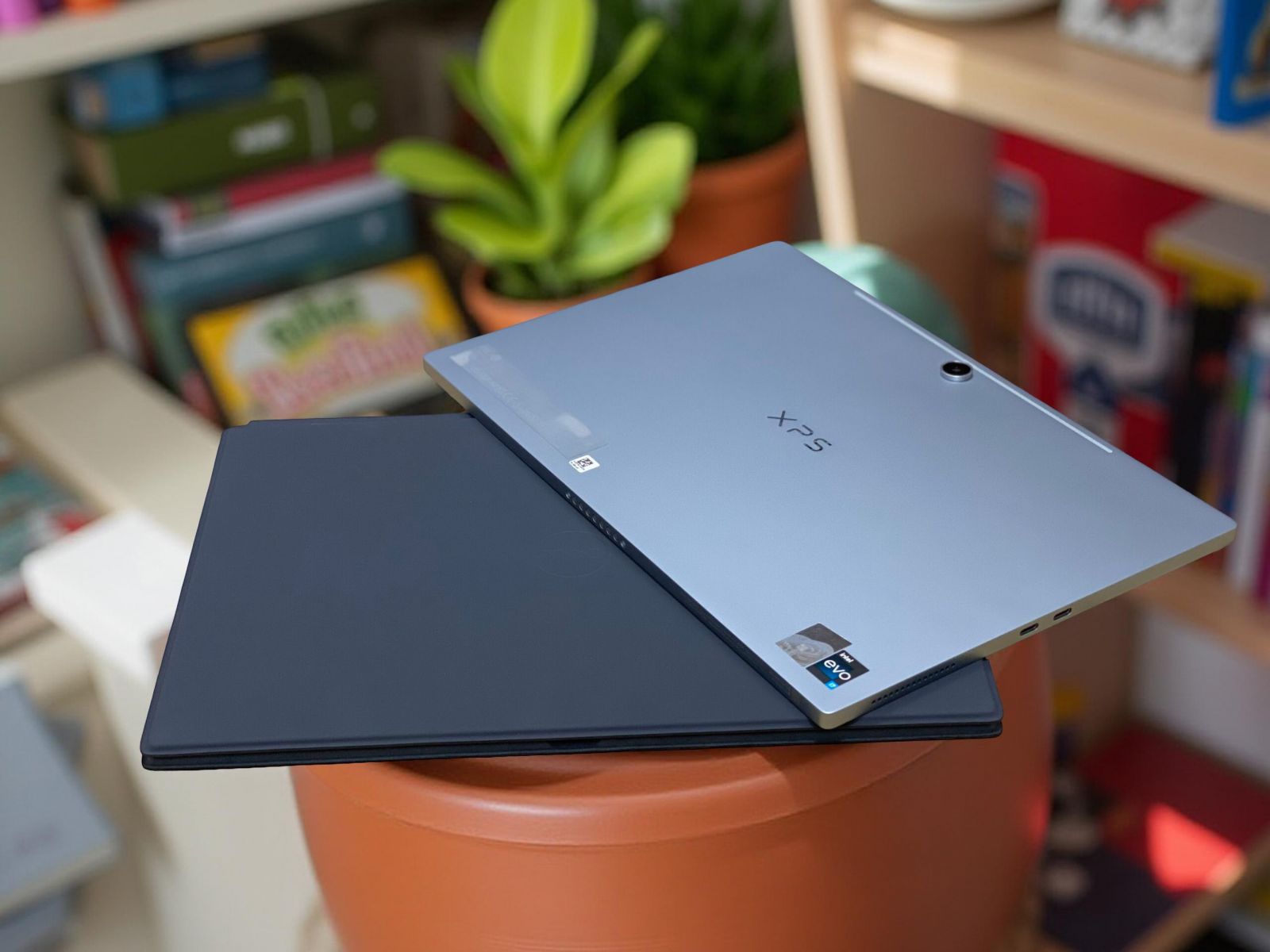 LAPTOP CẢM ỨNG THÁO RỜI ĐÁNG MUA 2025