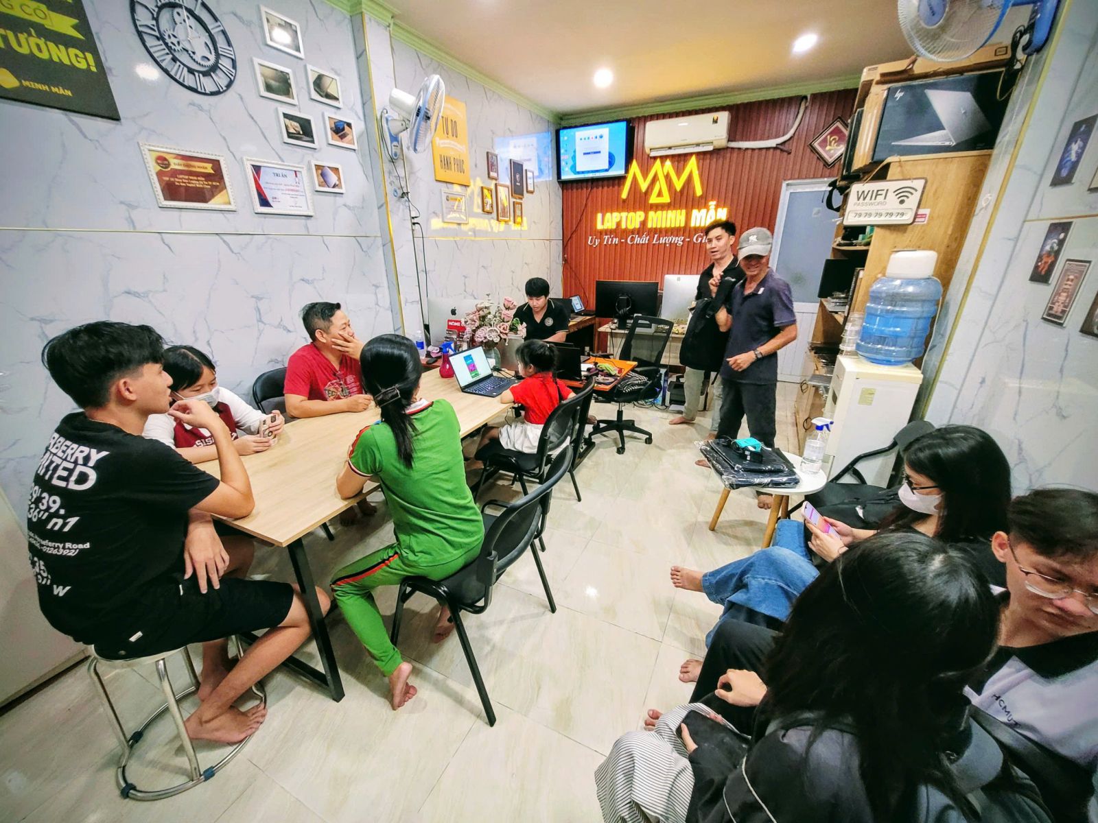 LAPTOP CŨ CHO NGHÀNH TÀI CHÍNH NGÂN HÀNG