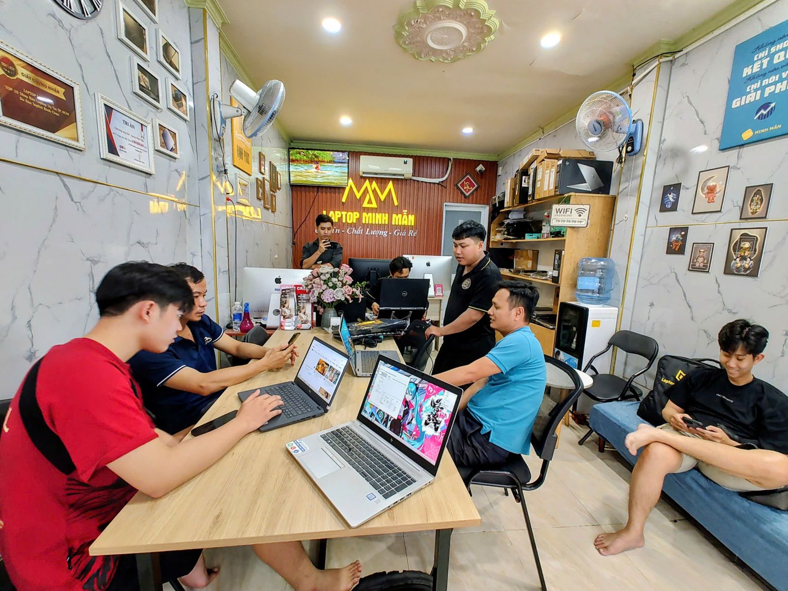 SO SÁNH DELL XPS 9380 VÀ DELL LATITUDE 7400 VỎ NHÔM