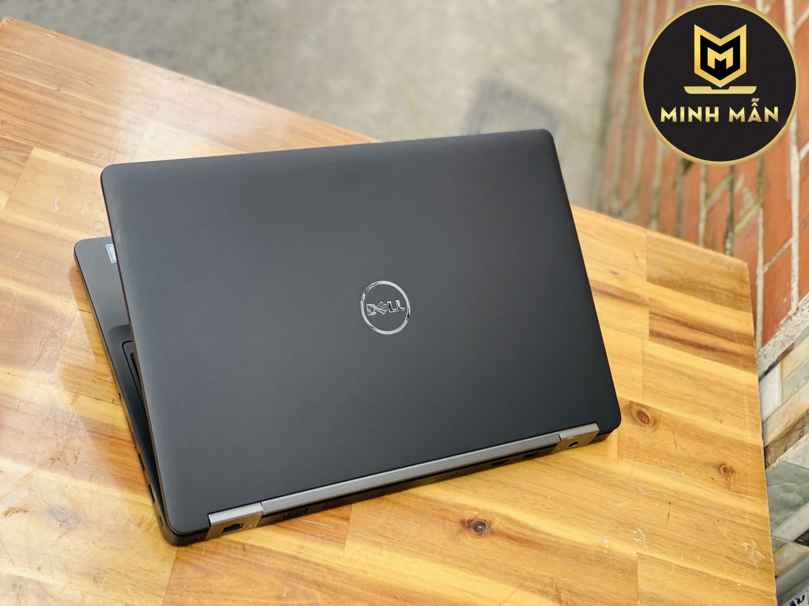 DELL LATITUDE E5570 i7 6820HQ RAM 16GB SSD 256GB 15INCH VGA AMD RADEON R7 