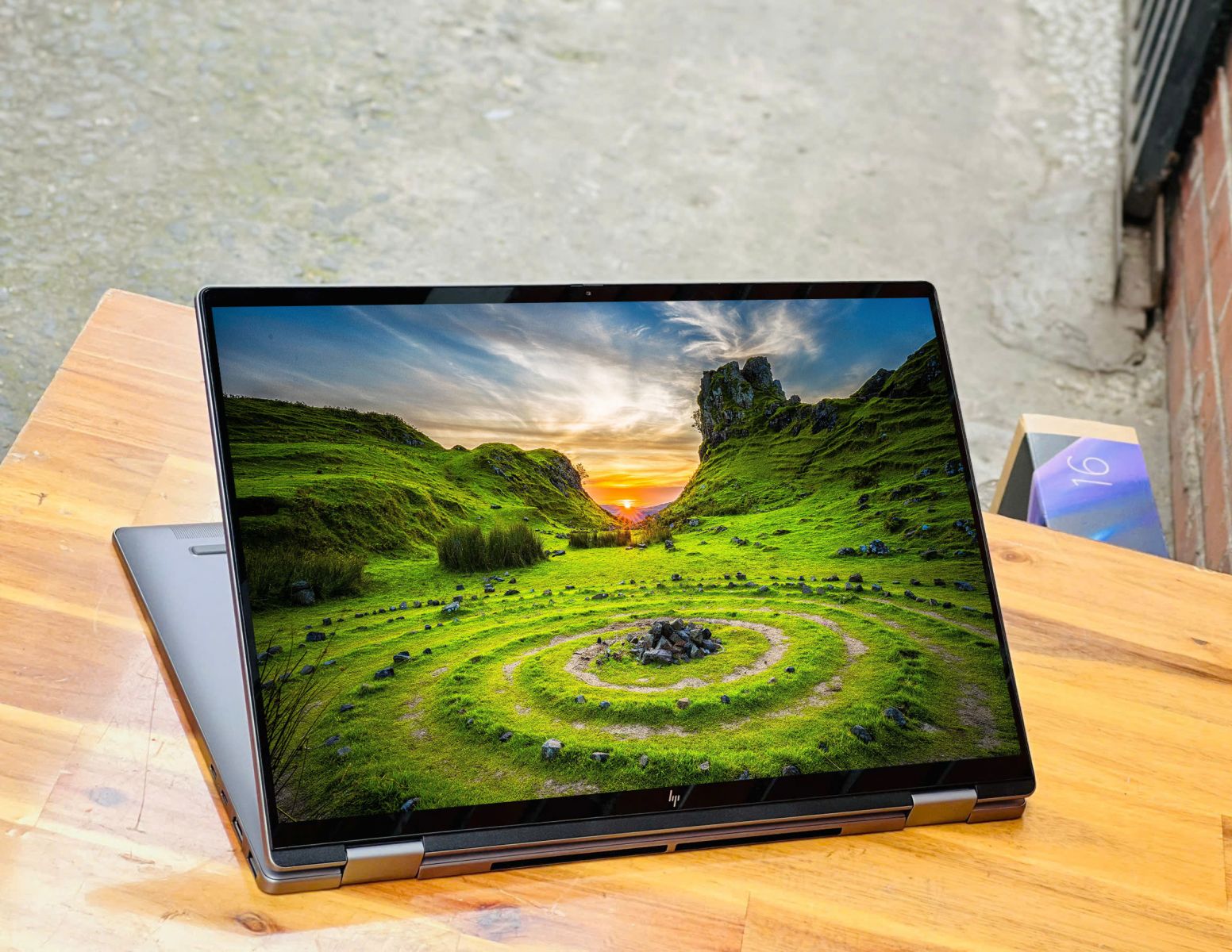 HP ENVY X360 16 RYZEN 7 8840HS