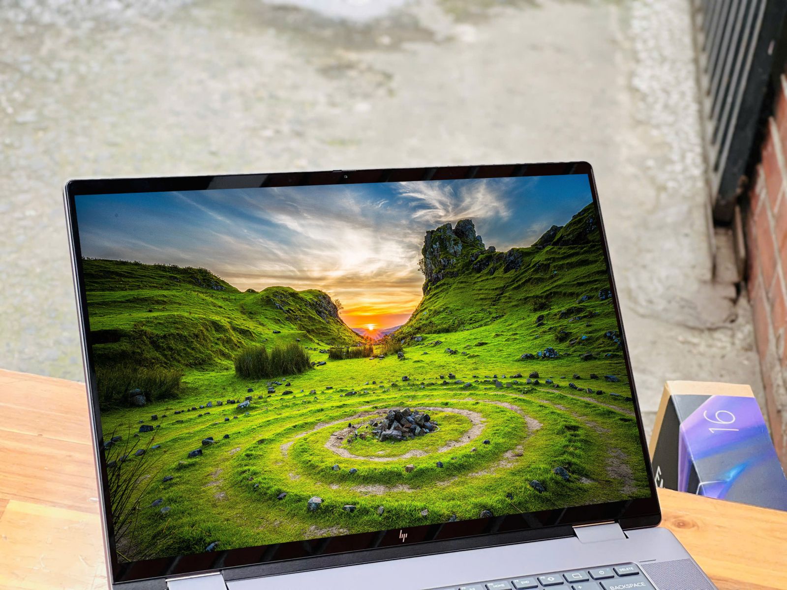 HP ENVY X360 16 RYZEN 7 8840HS