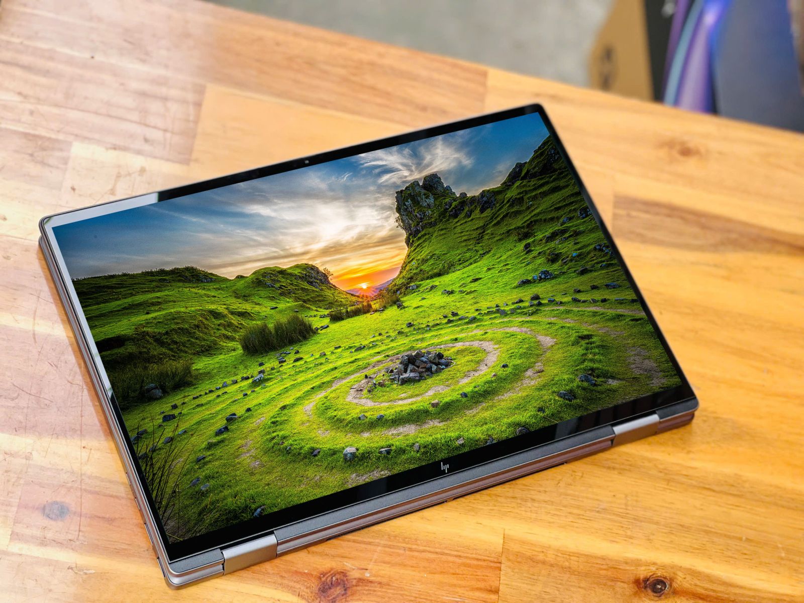 HP ENVY X360 16 RYZEN 7 8840HS