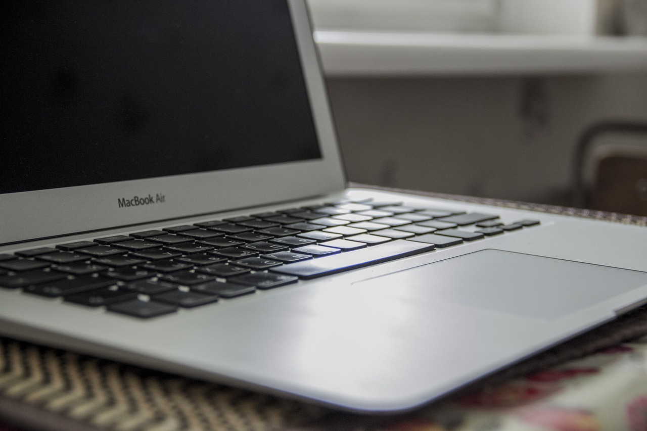 MUA LAPTOP CŨ GIAO HÀNG TẬN NƠI UY TÍN GIÁ RẺ QUẬN 10