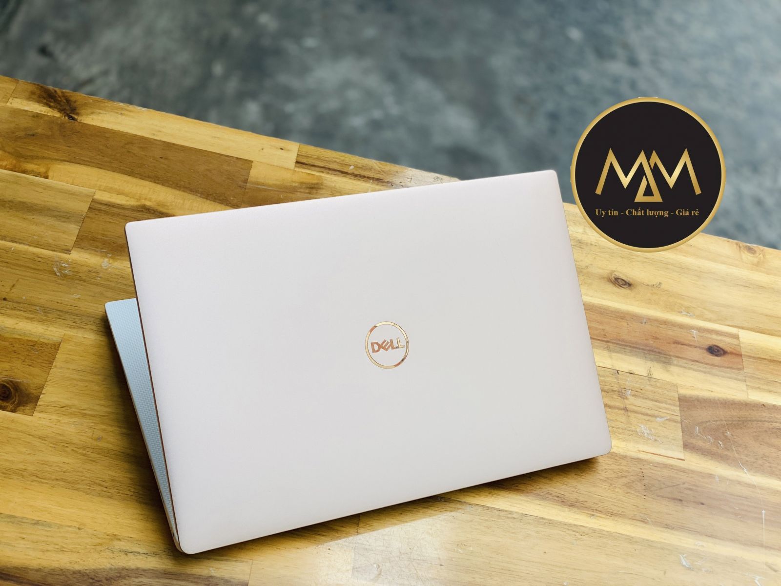 laptop-cu-mau-vang-hong