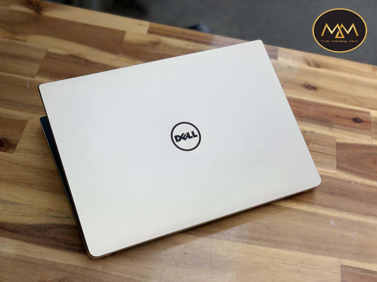 laptop-cu-mau-vang-hong