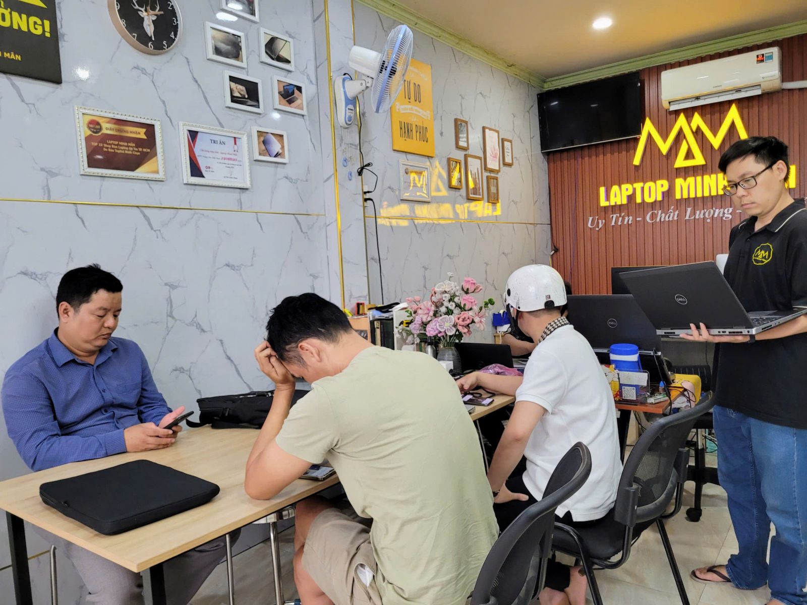 LAPTOP XÁCH TAY DƯỚI 5 TRIỆU