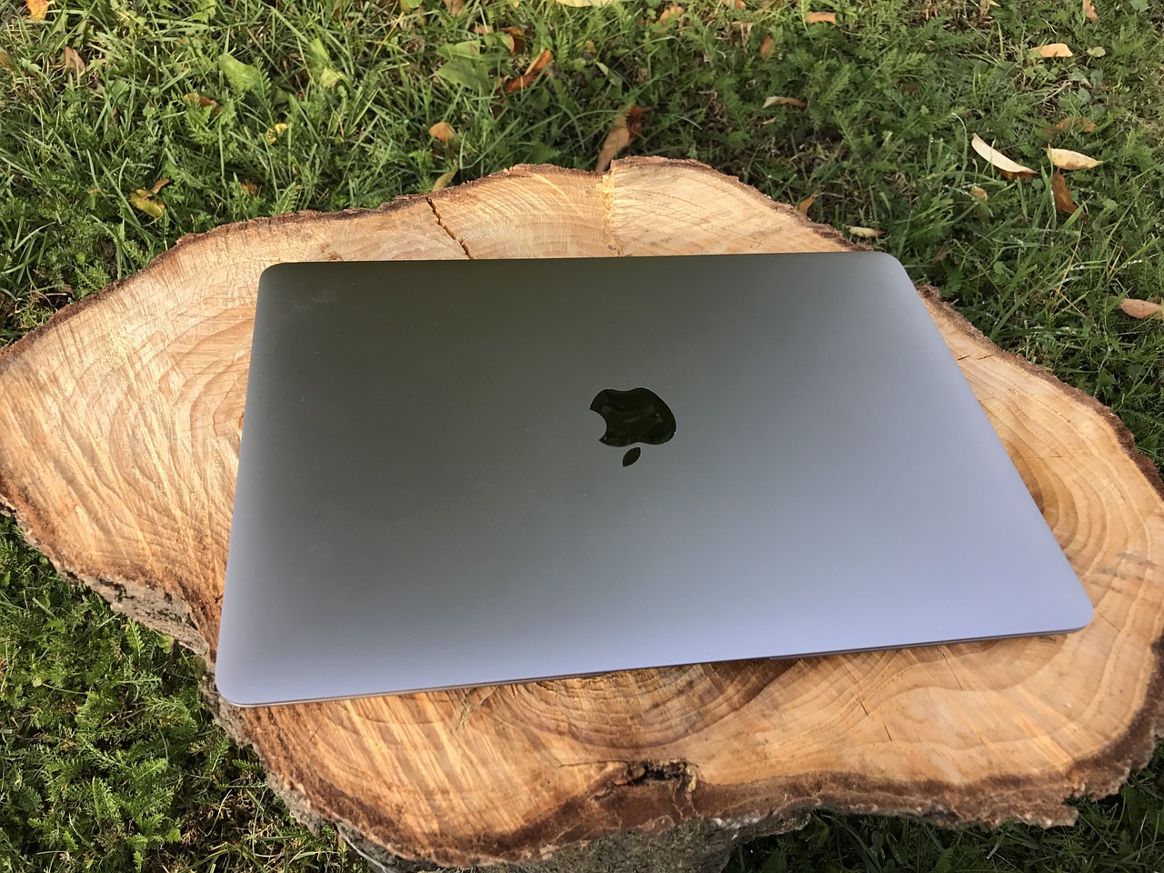 MUA LAPTOP CŨ GIAO HÀNG TẬN NƠI UY TÍN GIÁ RẺ QUẬN TÂN PHÚ