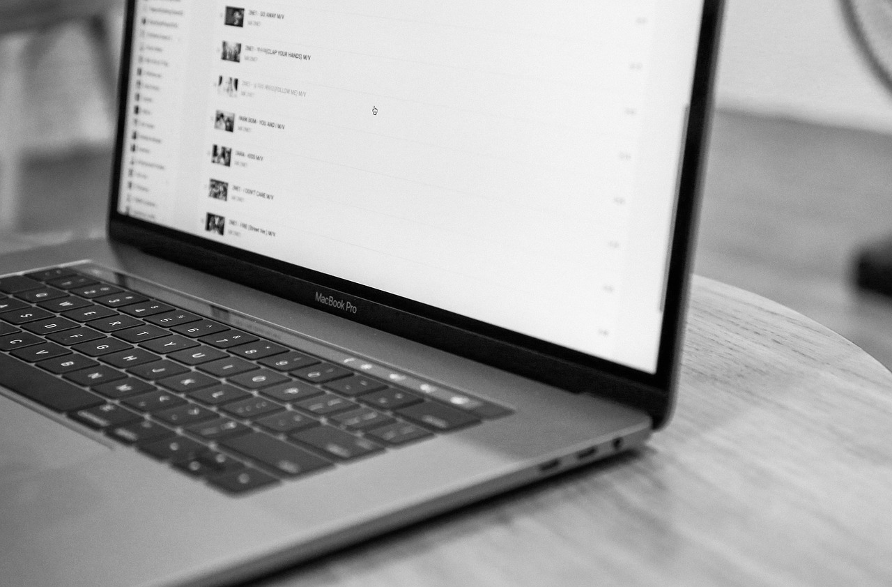MUA LAPTOP CŨ GIAO HÀNG TẬN NƠI UY TÍN GIÁ RẺ QUẬN BÌNH TÂN