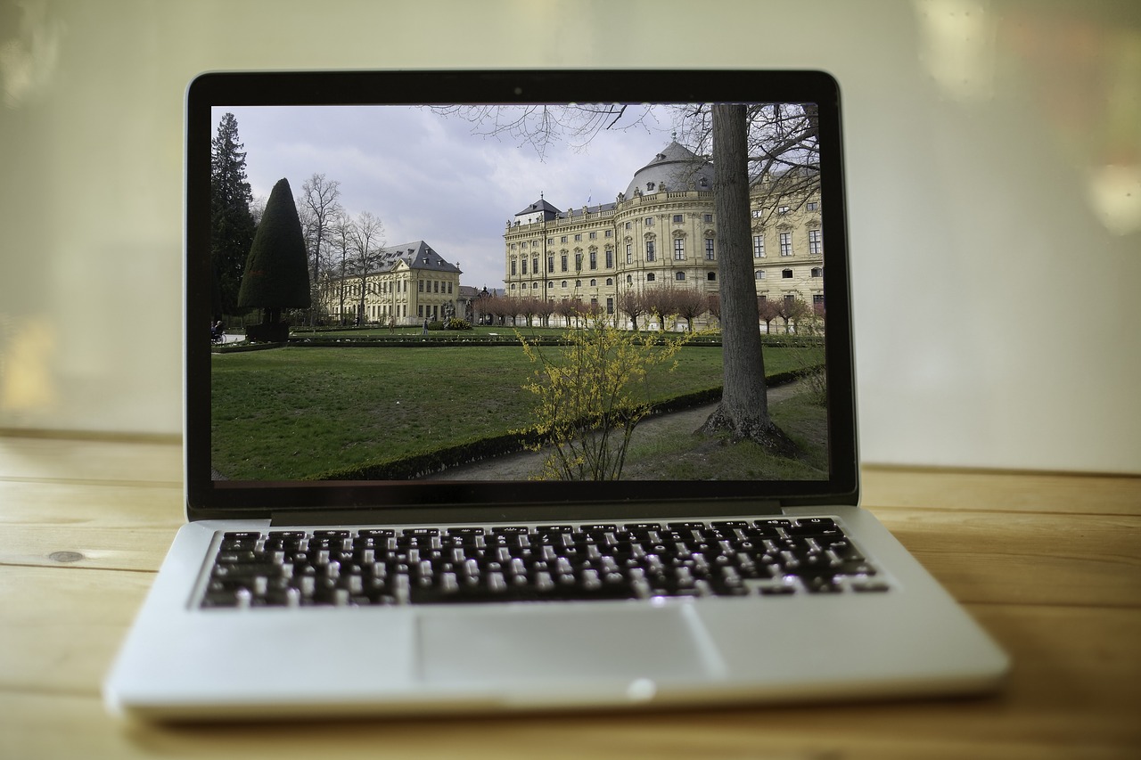 MUA LAPTOP CŨ GIAO HÀNG TẬN NƠI UY TÍN GIÁ RẺ QUẬN BÌNH TÂN