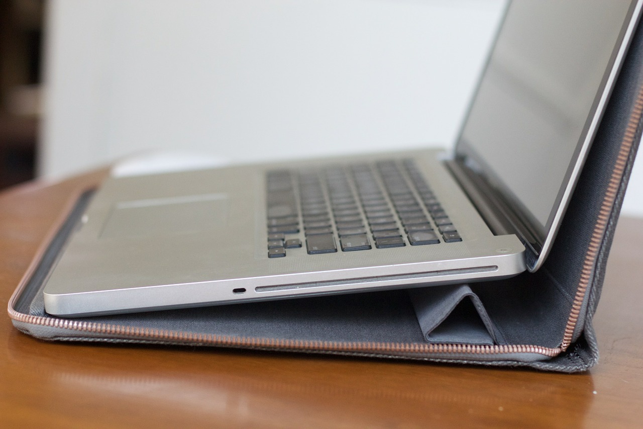 MUA LAPTOP CŨ GIAO HÀNG TẬN NƠI UY TÍN GIÁ RẺ BÌNH CHÁNH