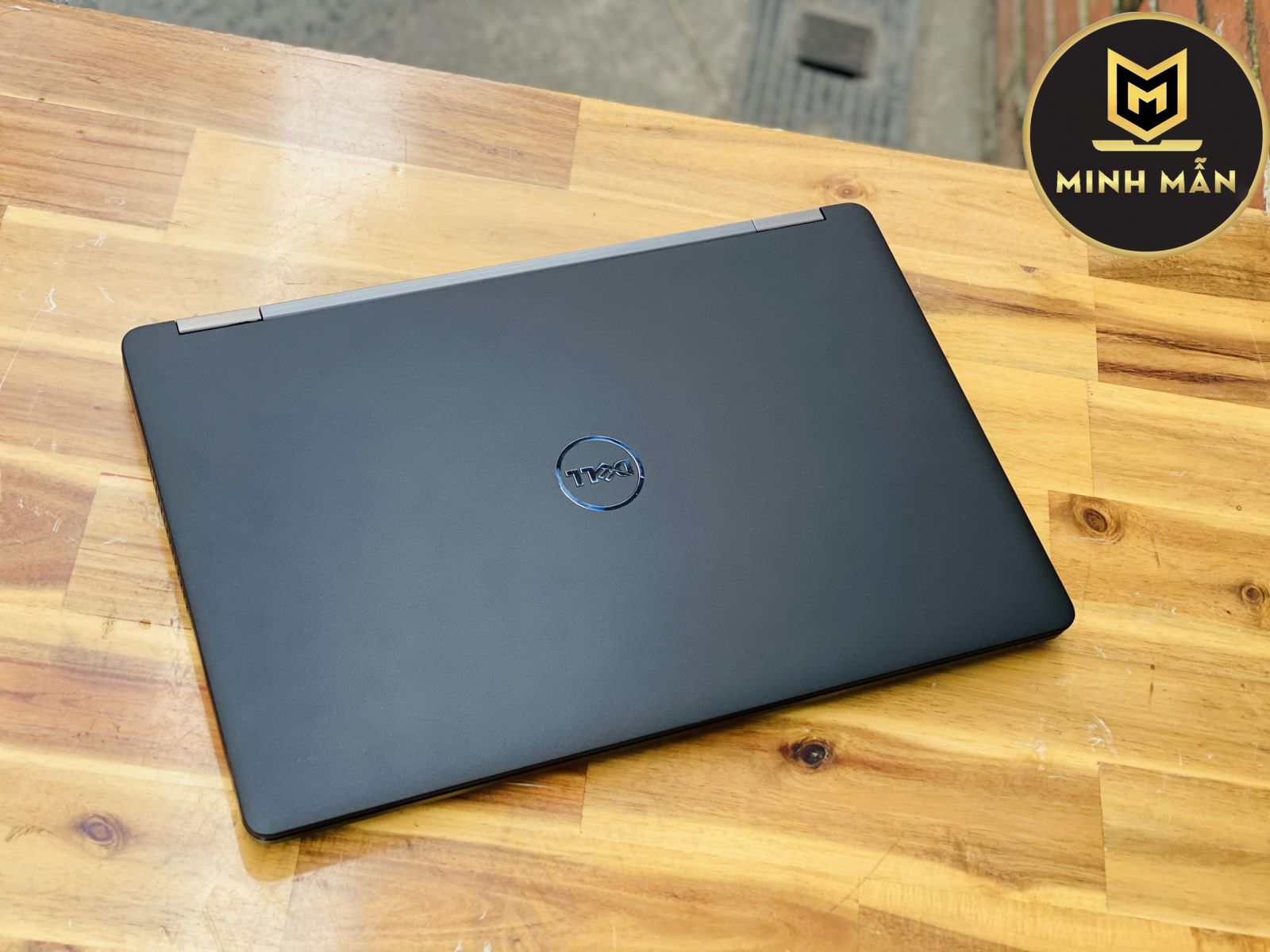 DELL LATITUDE E5570 i7 6820HQ RAM 16GB SSD 256GB 15INCH VGA AMD RADEON R7 