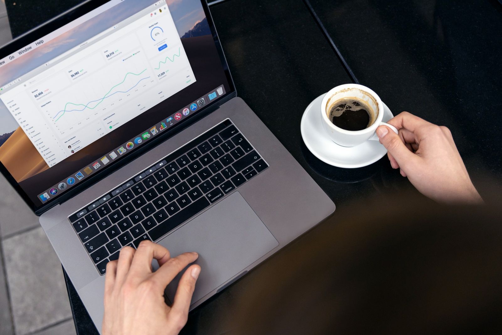 LAPTOP LÀM ĐỒ HỌA 2D