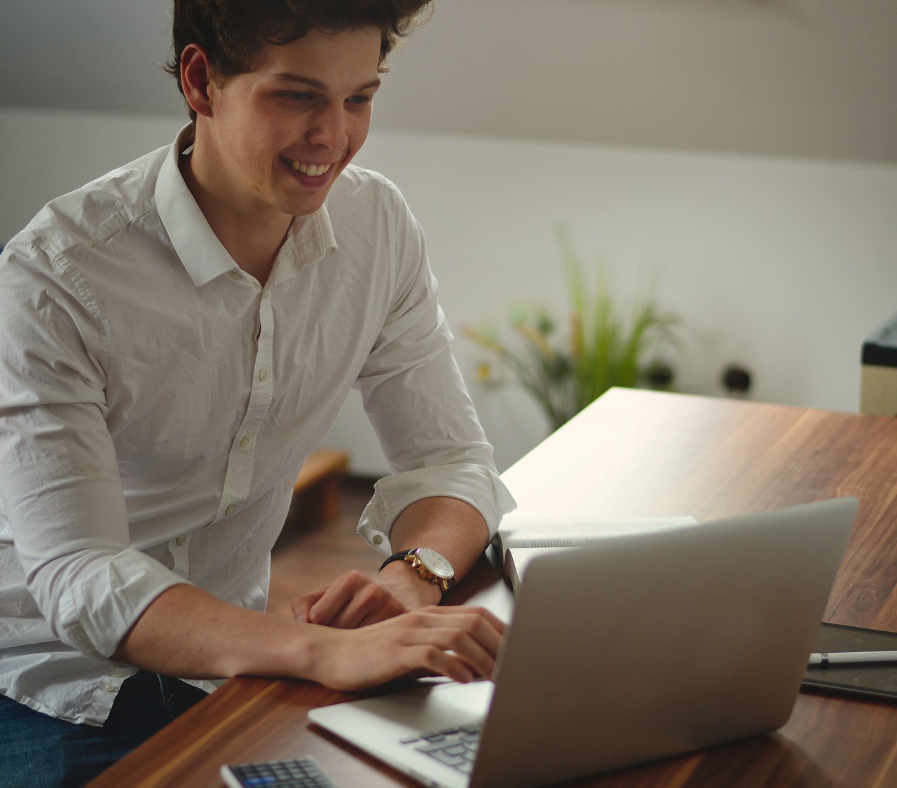 MUA LAPTOP CŨ GIAO HÀNG TẬN NƠI UY TÍN GIÁ RẺ QUẬN 4