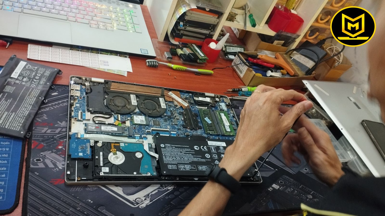 Thay-pin-laptop-HP-quận-Tân-Bình