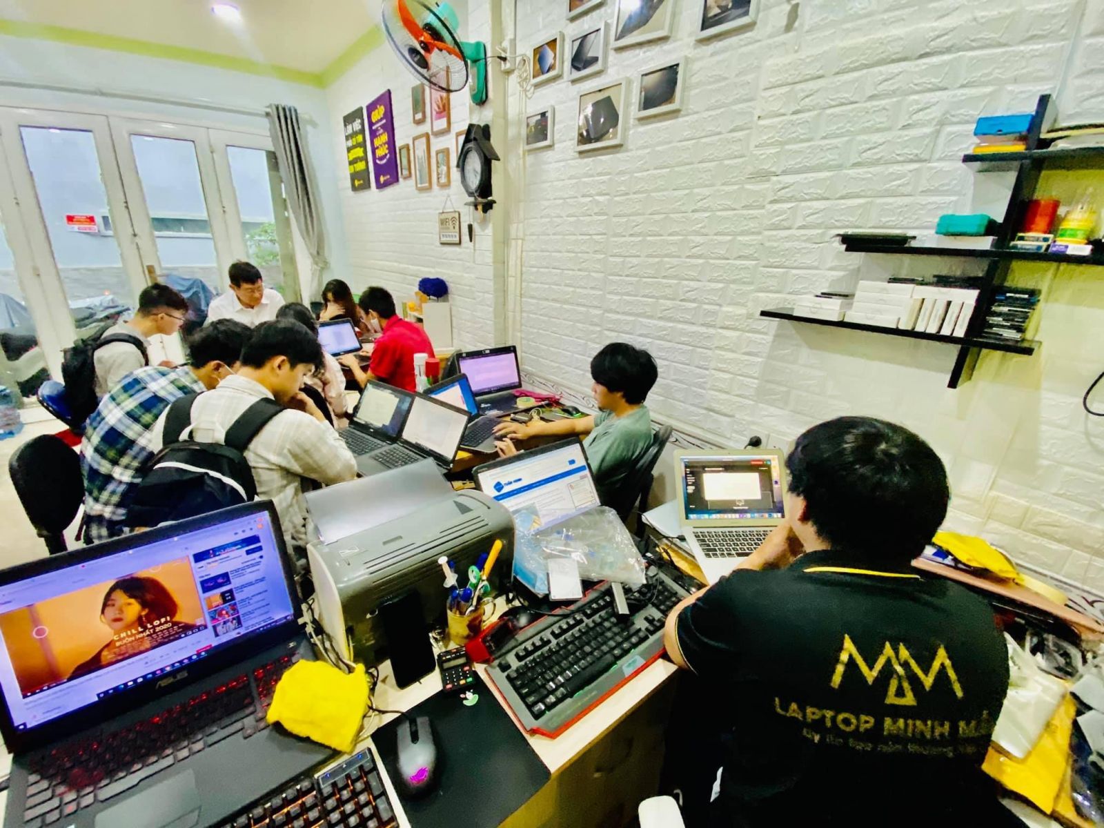 Hình ảnh laptop cũ uy tín tphcm