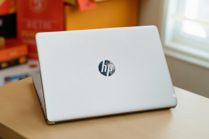LAPTOP HP 240 G8 i3 1005G1 14INCH FHD VIỀN MỎNG CHUYÊN VĂN PHÒNG GIÁ RẺ