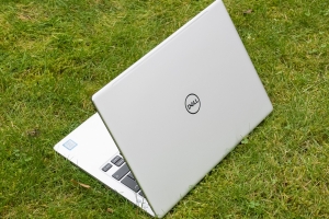 Laptop Dell N7370/ Coire i5 8250 8CPUS/ 8G/ SSD256/ 13in/ Full HD IPS/ Finger/ LED PHÍM/ 180 Độ/ Doanh Nhân/ Giá rẻ